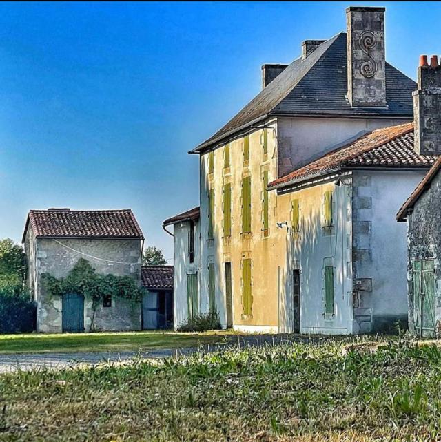 Bed and Breakfast Les Maisons Du Bonheur Chateau-Garnier Екстер'єр фото